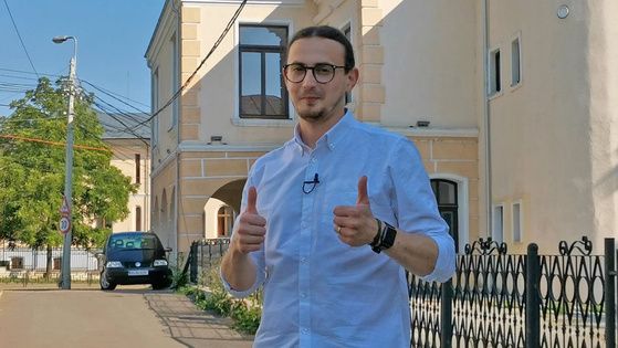On-camera host presenting Casa Musicescu